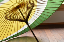 Load image into Gallery viewer, 蛇の目傘【三日月　重色目黄柳】 - 和傘CASA
