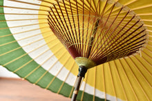 Load image into Gallery viewer, 蛇の目傘【三日月　重色目黄柳】 - 和傘CASA

