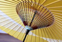 画像をギャラリービューアに読み込む, 蛇の目傘【交叉　黄色×梅(白)】 - 和傘CASA
