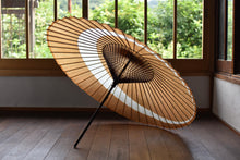 画像をギャラリービューアに読み込む, 蛇の目傘【三日月　柿渋鉄】 - 和傘CASA
