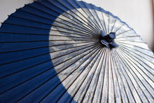 画像をギャラリービューアに読み込む, 蛇の目傘【月奴　長良川×青】 - 和傘CASA
