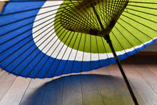 画像をギャラリービューアに読み込む, 蛇の目傘【三日月　重色目海松色】 - 和傘CASA
