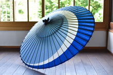 画像をギャラリービューアに読み込む, 蛇の目傘【三日月　水色×青】 - 和傘CASA
