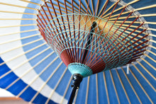 画像をギャラリービューアに読み込む, 蛇の目傘【三日月　水色×青】 - 和傘CASA
