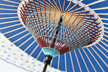 画像をギャラリービューアに読み込む, 蛇の目傘【月奴　青×ガラスボタン】 - 和傘CASA
