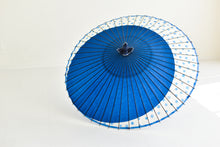 画像をギャラリービューアに読み込む, 蛇の目傘【月奴　青×ガラスボタン】 - 和傘CASA
