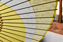 Load image into Gallery viewer, 蛇の目傘【三日月　黄色×梅】 - 和傘CASA
