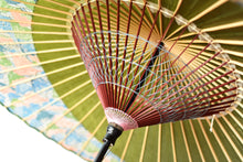 画像をギャラリービューアに読み込む, 蛇の目傘【月奴　若草×山山】 - 和傘CASA
