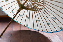 画像をギャラリービューアに読み込む, 日傘【二重張　幸草紙工房 写し染め「藍の葉」× 水色】 - 和傘CASA
