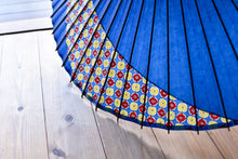 画像をギャラリービューアに読み込む, 蛇の目傘【交叉　青×丸模様】 - 和傘CASA
