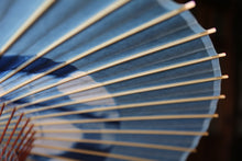 画像をギャラリービューアに読み込む, 蛇の目傘【石徹白藍染2023　助六花】 - 和傘CASA
