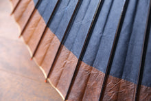 Load image into Gallery viewer, 蛇の目傘【軒奴　群青×柿渋(黒柿)】 - 和傘CASA
