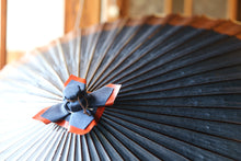 Load image into Gallery viewer, 蛇の目傘【軒奴　群青×柿渋(黒柿)】 - 和傘CASA
