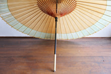 Load image into Gallery viewer, 蛇の目傘【軒奴　柿渋×かすみ染(グリーン)】 - 和傘CASA
