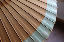 Load image into Gallery viewer, 蛇の目傘【軒奴　柿渋×かすみ染(グリーン)】 - 和傘CASA
