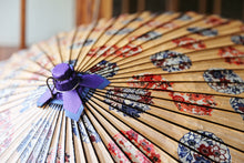 画像をギャラリービューアに読み込む, 蛇の目傘【四君子サーモンピンク(軒紺)】 - 和傘CASA
