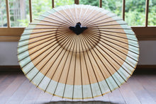 Load image into Gallery viewer, 蛇の目傘【軒奴　柿渋×かすみ染(グリーンイエロー)】 - 和傘CASA
