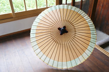 Load image into Gallery viewer, 蛇の目傘【軒奴　柿渋×かすみ染(グリーンイエロー)】 - 和傘CASA
