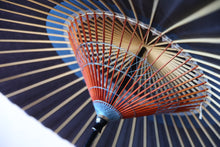 Load image into Gallery viewer, 蛇の目傘【中張　紫黒×藍】 - 和傘CASA
