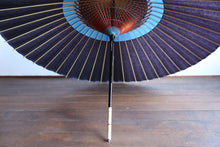 Load image into Gallery viewer, 蛇の目傘【中張　紫黒×藍】 - 和傘CASA
