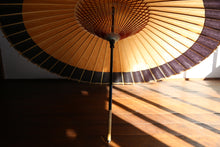 Load image into Gallery viewer, 蛇の目傘【軒奴　柿渋染×紫黒】 - 和傘CASA
