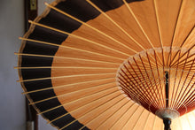 Load image into Gallery viewer, 蛇の目傘【軒奴　柿渋染×紫黒】 - 和傘CASA
