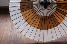 画像をギャラリービューアに読み込む, 蛇の目傘【助六　白×柿渋】 - 和傘CASA
