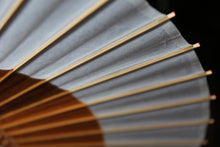 画像をギャラリービューアに読み込む, 蛇の目傘【助六　白×柿渋】 - 和傘CASA
