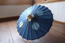 将图片加载到图库查看器，Mame 日本雨伞 [Itetsu 白靛蓝染波尔卡圆点]
