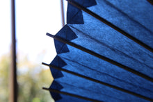 画像をギャラリービューアに読み込む, 網代日傘【石徹白藍染2021　扇】 - 和傘CASA
