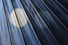 Load image into Gallery viewer, 蛇の目傘【石徹白藍染　水玉】 - 和傘CASA
