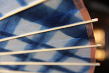 Load image into Gallery viewer, 蛇の目傘【石徹白藍染　格子】 - 和傘CASA
