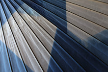 Load image into Gallery viewer, 蛇の目傘【石徹白藍染　氷】 - 和傘CASA
