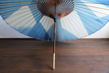 Load image into Gallery viewer, 蛇の目傘【石徹白藍染　氷】 - 和傘CASA
