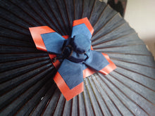 Load image into Gallery viewer, 蛇の目傘【群青】(橙) - 和傘CASA
