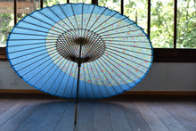 Load image into Gallery viewer, 蛇の目傘【月奴　水色×花柄】 - 和傘CASA

